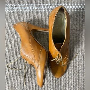 Verbal Tan oxfords| Heel | Size 9